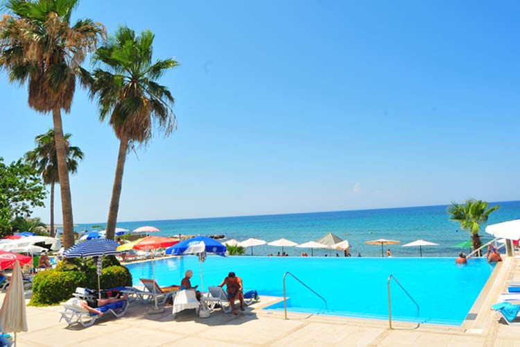 Beachside Infinity Swimming Pool